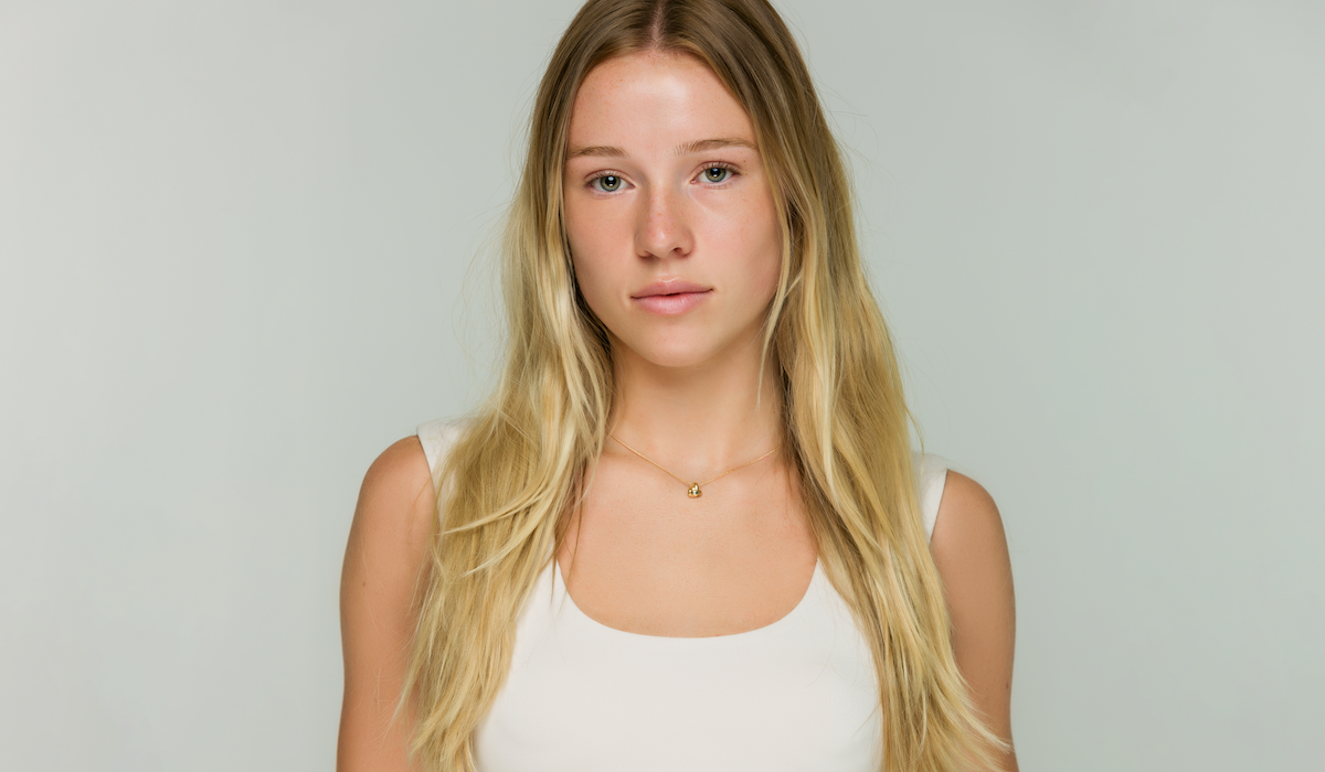 Model before wearing Camellia Oil in hair