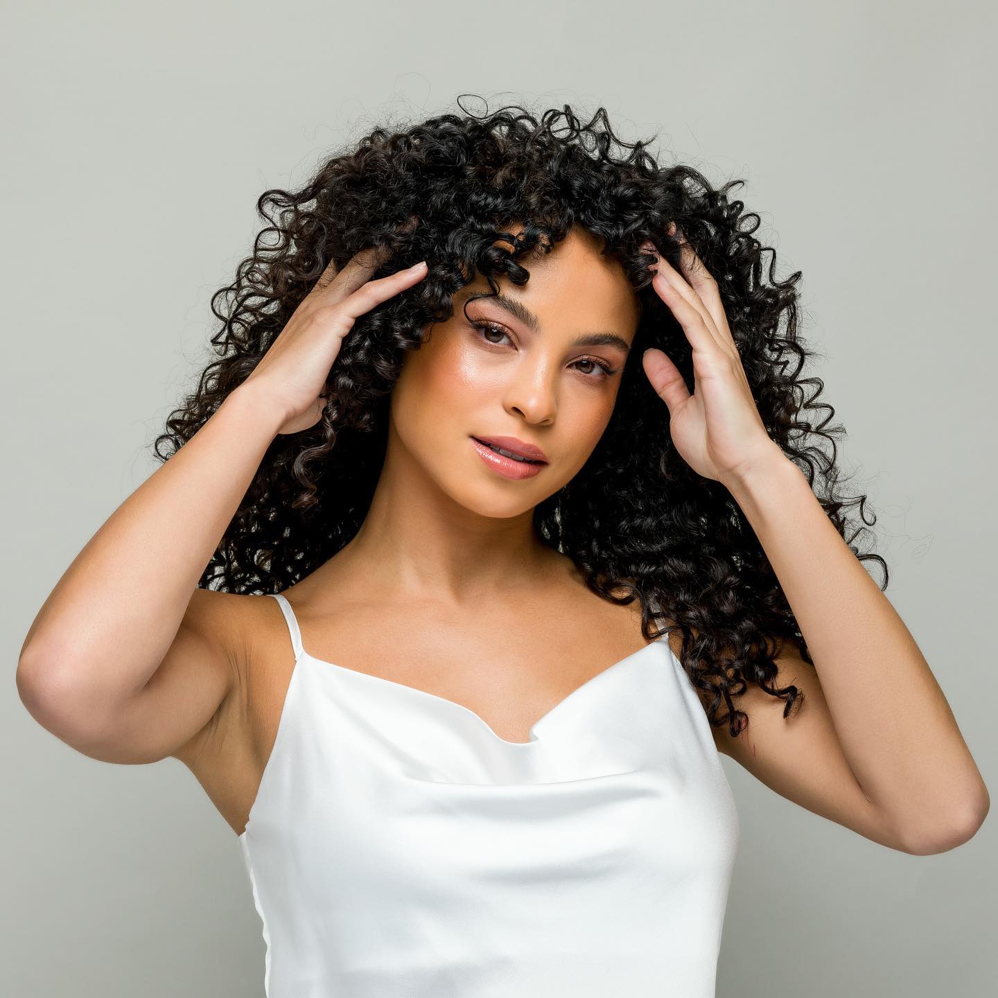 Model wearing Glazed in hair