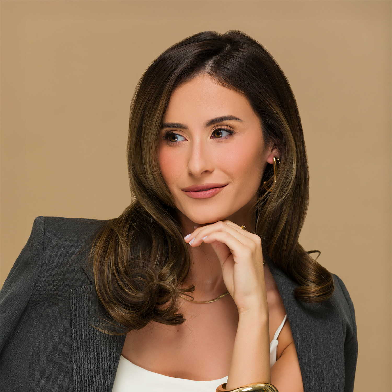 Woman with brunette hair